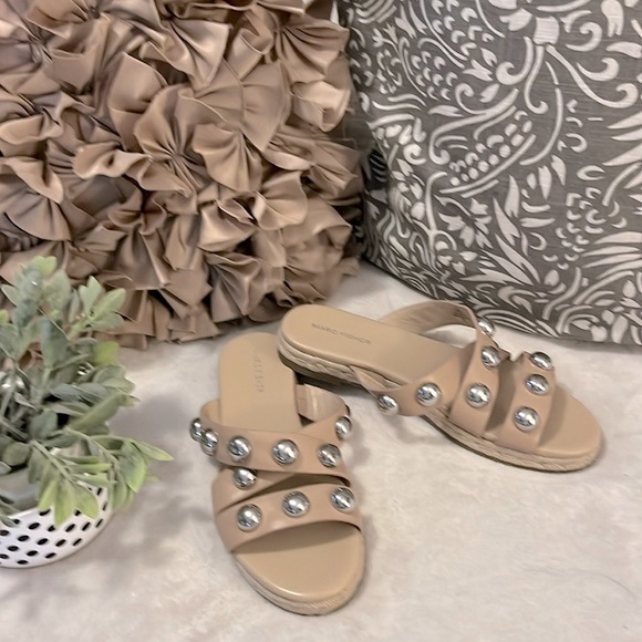 Marc Fisher Prisca Nude Silver Stud Gladiator Platform Sandals NWOT Sz 9.5 - Picture 1 of 13